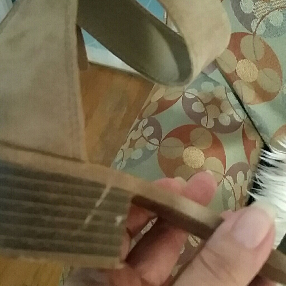 Shoes - Picture 4 of 4